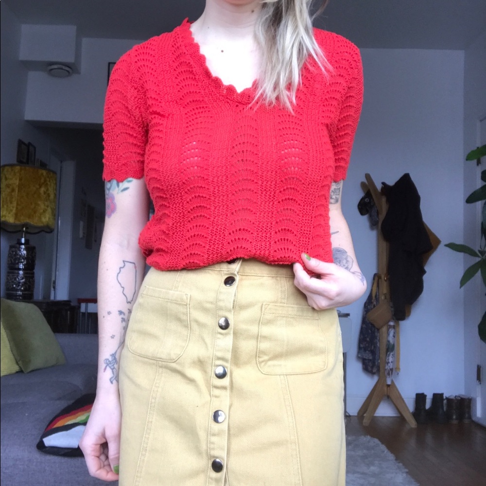 VINTAGE 80s Crocheted V-neck Scalloped Blouse